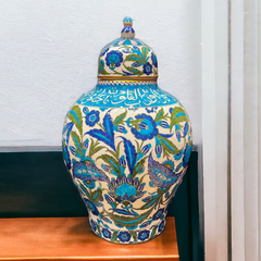 55cm quartz vase with iznik damascus and calligraphy pattern