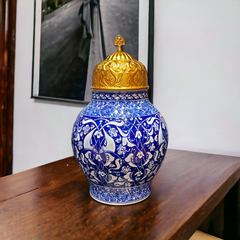 35cm quartz vase with iznik rumi and babaNakkash pattern