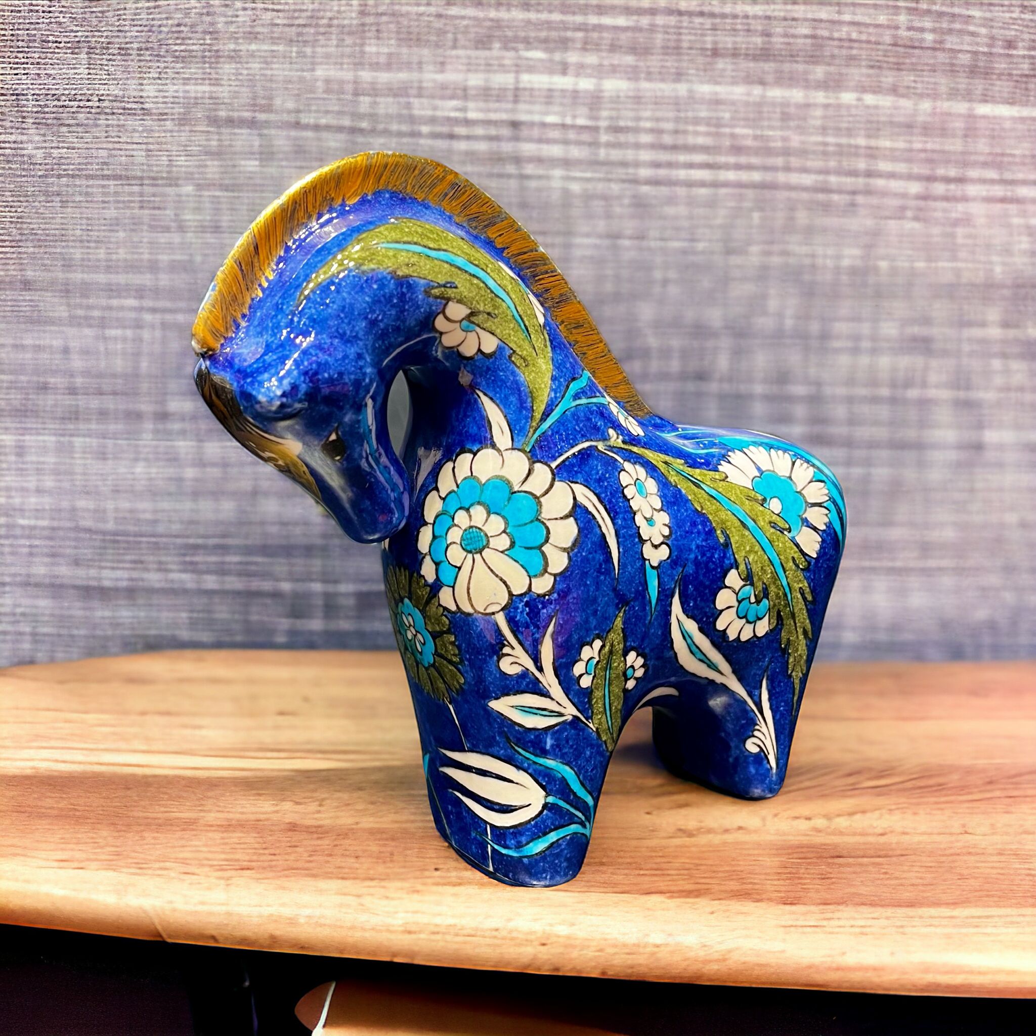 20cm Quartz Horse with iznik Floral Pattern