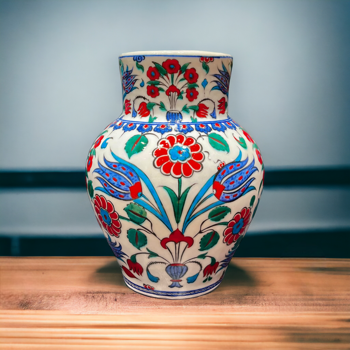 25cm Quartz vase with tulip and daisy iznik floral pattern