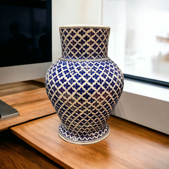35cm quartz vase with geometrical navy blue clover iznik pattern