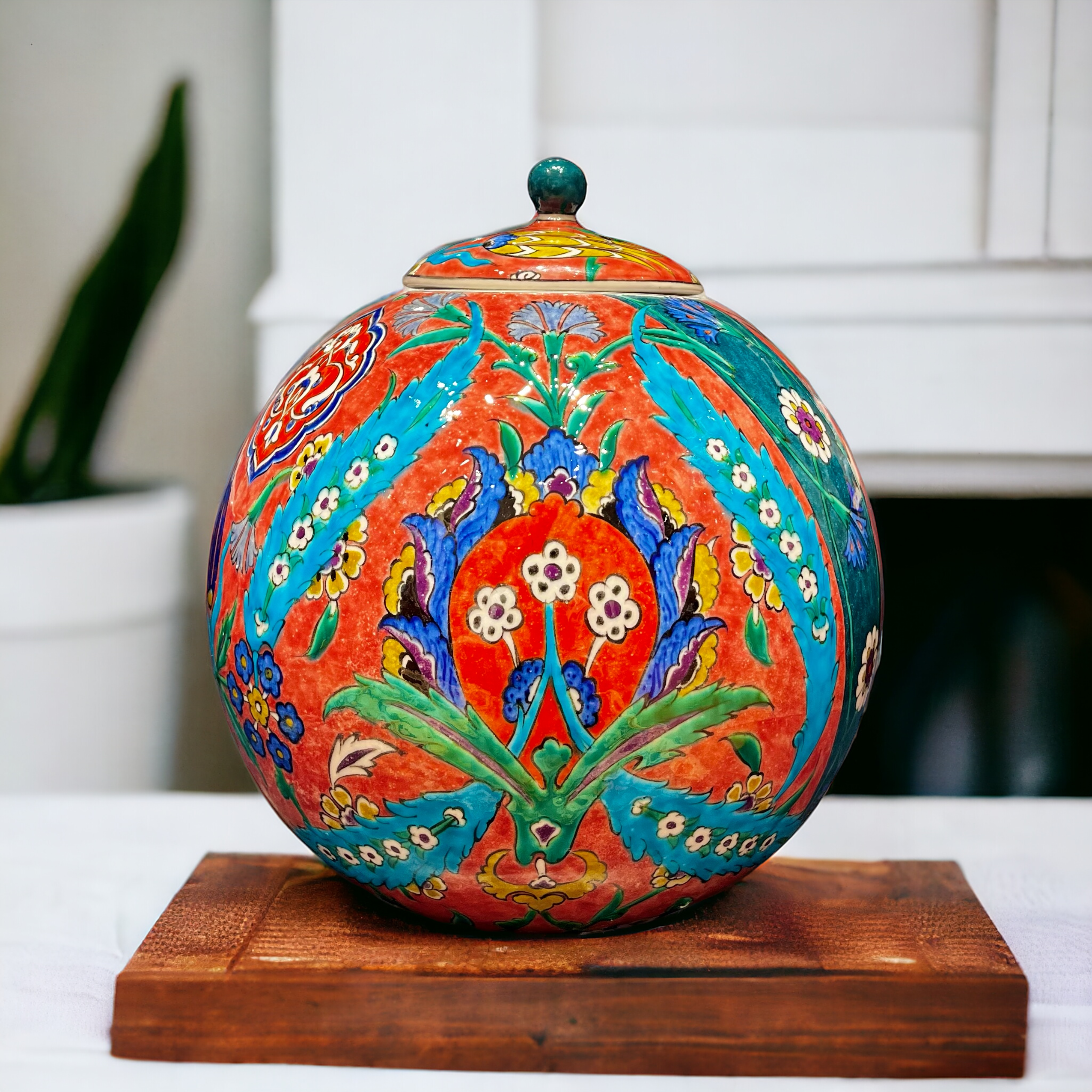 30cm quartz globe jar with pink background medallion and peony’s iznik floral pattern