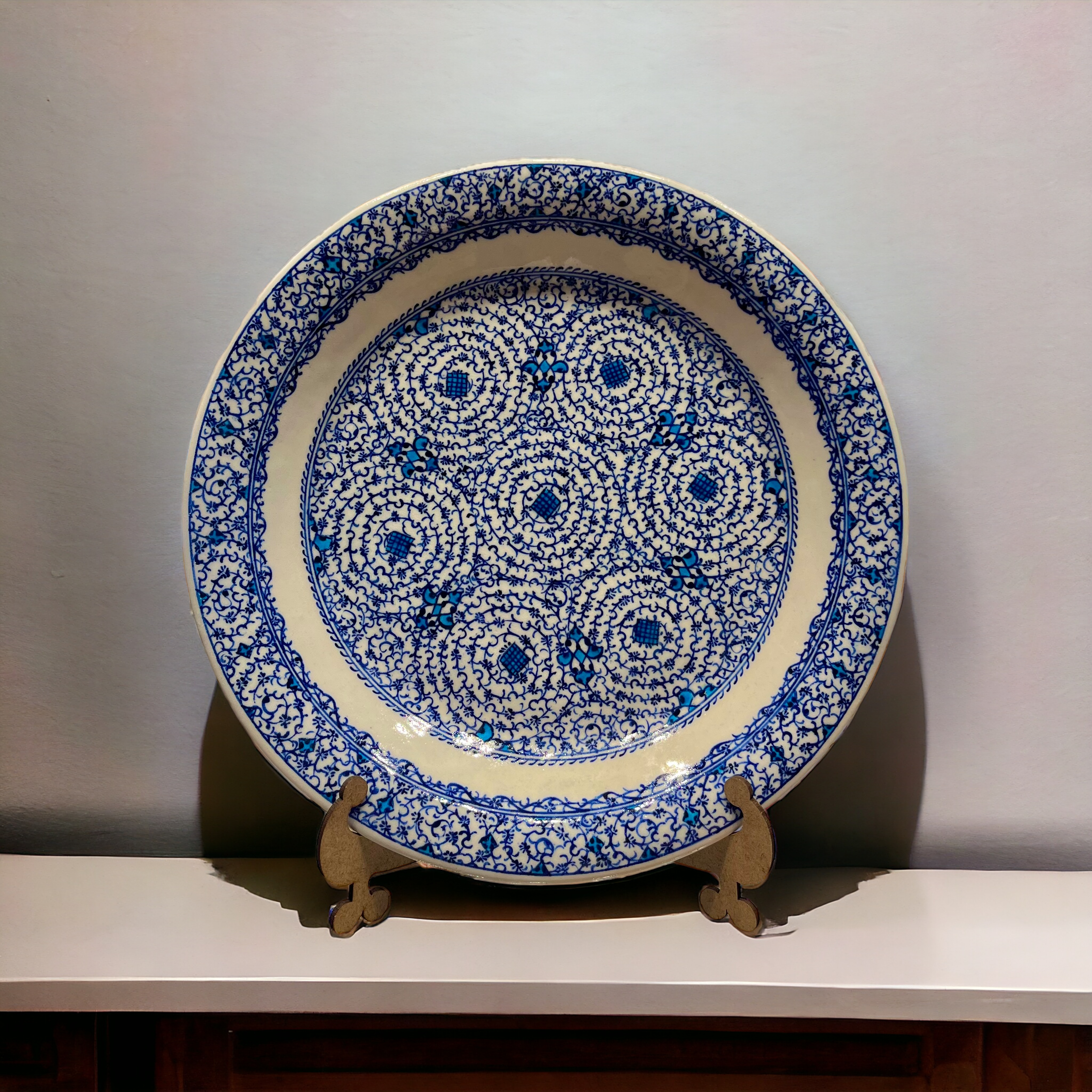 30cm quartz plate with Tugrakesh (goldenhorn) pattern