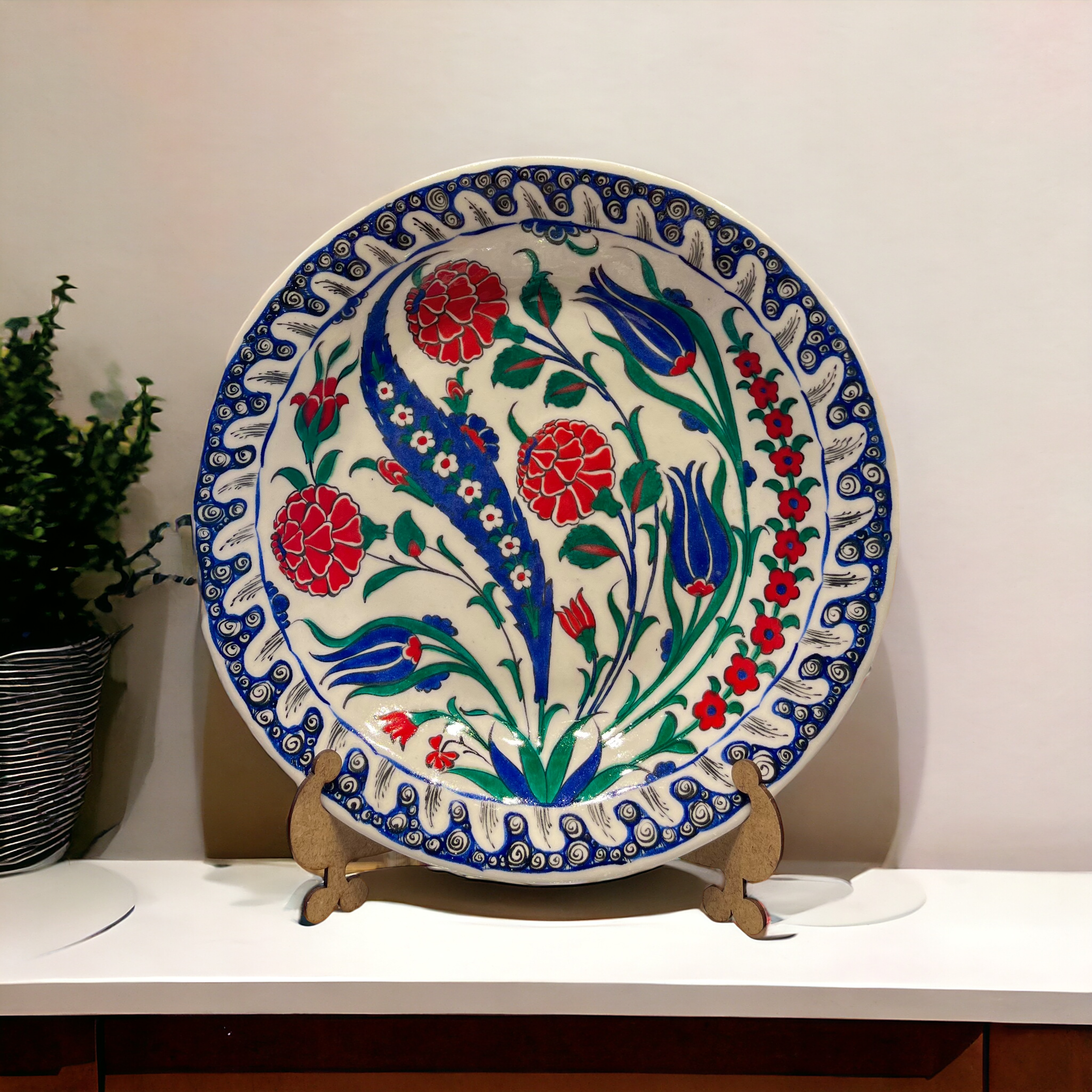 30cm quartz plate with tulip and rose iznik floral pattern